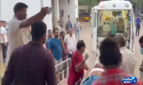 Visakhapatnam स्टील प्लांट में हादसा: पिघली धातु गिरने से 8 लोगों की मौत Visakhapatnam स्टील प्लांट में हादसा: पिघली धातु गिरने से 8 लोगों की मौत