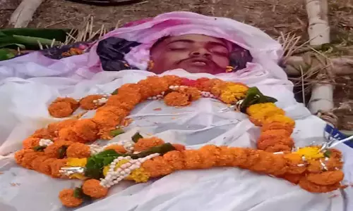 पिकनिक पर जा रहे युवक की सड़क हादसे में मौत, गांव में पसरा मातम पिकनिक पर जा रहे युवक की सड़क हादसे में मौत, गांव में पसरा मातम