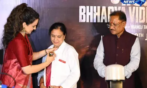 कंगना रनौत और CM साय ‘भारत भाग्य विधाता’ की प्री-लॉन्च स्क्रीनिंग में हुए शामिल कंगना रनौत और CM साय ‘भारत भाग्य विधाता’ की प्री-लॉन्च स्क्रीनिंग में हुए शामिल