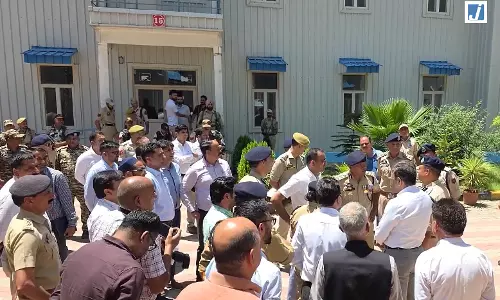 रामबन में अमरनाथ यात्रा की तैयारियों का जायजा, डिविजनल कमिश्नर और IGP ने किए स्थलों का निरीक्षण रामबन में अमरनाथ यात्रा की तैयारियों का जायजा, डिविजनल कमिश्नर और IGP ने किए स्थलों का निरीक्षण