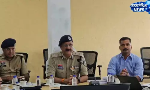 रायपुर में कमिश्नरेट सिस्टम की समीक्षा बैठक, चाकूबाजी-लूट पर सख्त कार्रवाई के निर्देश रायपुर में कमिश्नरेट सिस्टम की समीक्षा बैठक, चाकूबाजी-लूट पर सख्त कार्रवाई के निर्देश