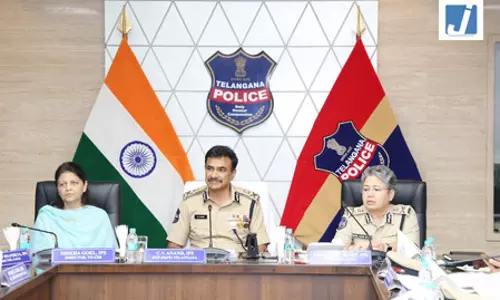 डीजीपी ने नेपाल और अन्य देशों के घरेलू कामगारों का डेटाबेस तैयार करने का दिया निर्देश डीजीपी ने नेपाल और अन्य देशों के घरेलू कामगारों का डेटाबेस तैयार करने का दिया निर्देश