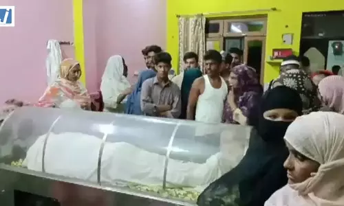 शादी बना मातम: मेहर विवाद के बाद दुल्हन के पिता की मौत, बंधक बनी बारात शादी बना मातम: मेहर विवाद के बाद दुल्हन के पिता की मौत, बंधक बनी बारात