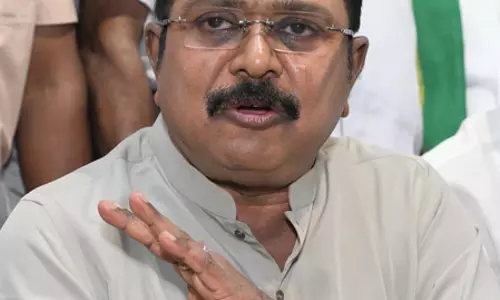 तमिलनाडु सरकार को यह सुनिश्चित करना चाहिए कि निवेश राज्य में ही रहे: दिनाकरन तमिलनाडु सरकार को यह सुनिश्चित करना चाहिए कि निवेश राज्य में ही रहे: दिनाकरन