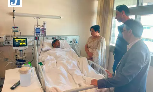 भारतीय राजदूत ने कुवैत एयरपोर्ट पर हमले में घायल भारतीयों से की मुलाकात भारतीय राजदूत ने कुवैत एयरपोर्ट पर हमले में घायल भारतीयों से की मुलाकात
