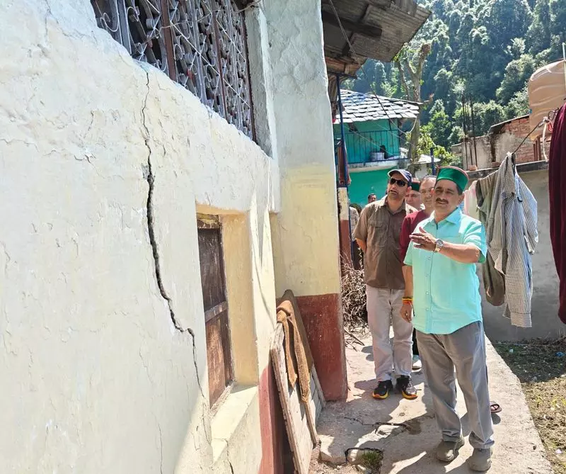 Himachal: शाहपुर विधायक ने भूकंप प्रभावित गांवों का दौरा किया Himachal: शाहपुर विधायक ने भूकंप प्रभावित गांवों का दौरा किया