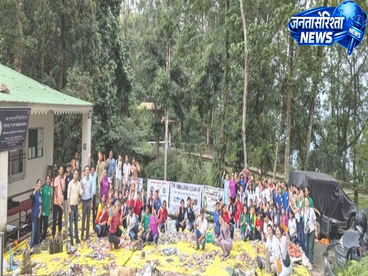 Himalayan Cleanup अभियान ने देवराली चोर्टेन क्षेत्र से भारी मात्रा में प्लास्टिक कचरा हटाया Himalayan Cleanup अभियान ने देवराली चोर्टेन क्षेत्र से भारी मात्रा में प्लास्टिक कचरा हटाया