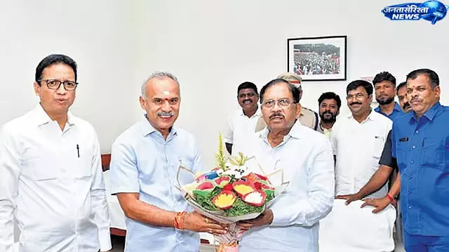 Deputy CM जी. परमेश्वर ने सरकारी एडवर्टाइजमेंट से फोटो गायब होने पर दिया जवाब Deputy CM जी. परमेश्वर ने सरकारी एडवर्टाइजमेंट से फोटो गायब होने पर दिया जवाब