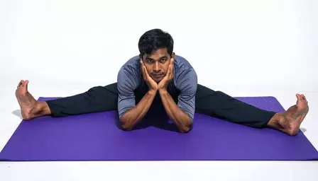हर्निया से बचाव में मददगार उपविष्ठ कोणासन, साइटिका में भी मिल सकती है राहत हर्निया से बचाव में मददगार उपविष्ठ कोणासन, साइटिका में भी मिल सकती है राहत