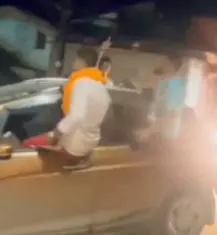 रिहाई होते ही हुड़दंग, कारों का काफिला निकालकर स्टंटबाजी, सभी फिर अरेस्ट रिहाई होते ही हुड़दंग, कारों का काफिला निकालकर स्टंटबाजी, सभी फिर अरेस्ट
