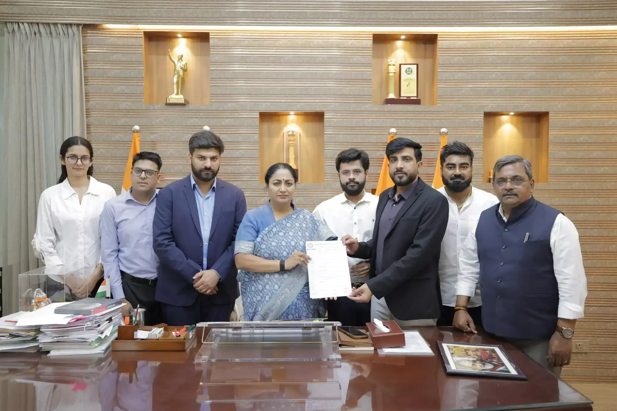 New Delhi: फाइमा प्रतिनिधिमंडल ने साकेत भवन हादसे पर मुख्यमंत्री से की मुलाकात New Delhi: फाइमा प्रतिनिधिमंडल ने साकेत भवन हादसे पर मुख्यमंत्री से की मुलाकात