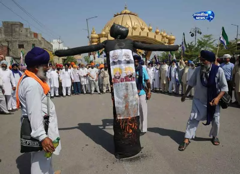 Punjab में यूरिया संकट पर किसानों का प्रदर्शन किया Punjab में यूरिया संकट पर किसानों का प्रदर्शन किया