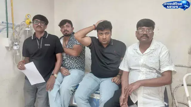 Himachal ; कुफरी में पर्यटकों और स्थानीय लोगों के बीच झड़प, चार पर्यटक घायल Himachal ; कुफरी में पर्यटकों और स्थानीय लोगों के बीच झड़प, चार पर्यटक घायल