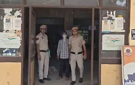 दिल्ली: लक्ष्मी नगर में मोबाइल चोरी का खुलासा, आरोपी गिरफ्तार दिल्ली: लक्ष्मी नगर में मोबाइल चोरी का खुलासा, आरोपी गिरफ्तार