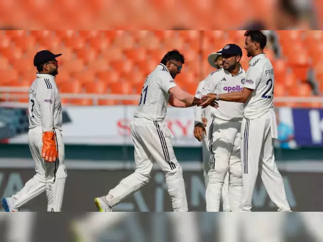 भारत जीत के करीब, अफगानिस्तान 7 विकेट खोकर संकट में; ओमरजई पवेलियन लौटे भारत जीत के करीब, अफगानिस्तान 7 विकेट खोकर संकट में; ओमरजई पवेलियन लौटे