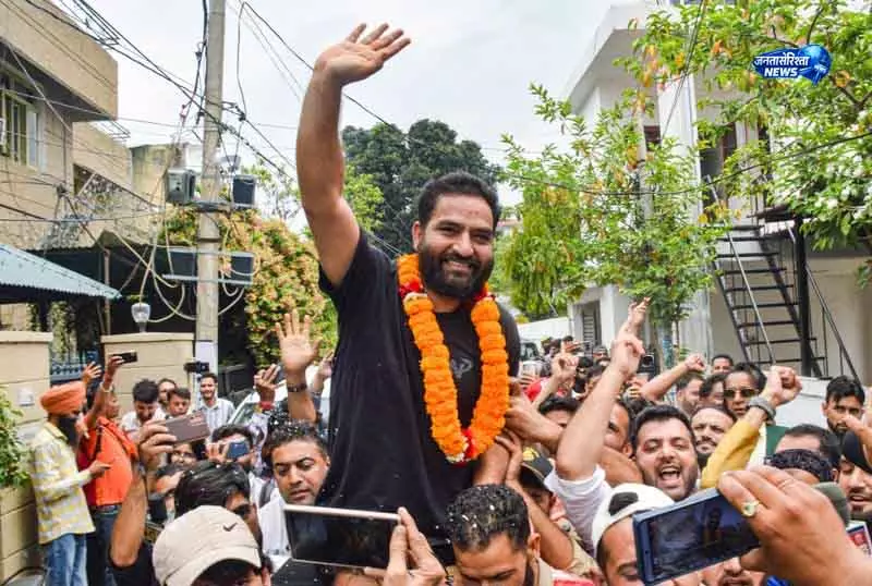 Jammu राजनीतिक दौरे को लेकर आप विधायक का प्रशासन से विवाद Jammu राजनीतिक दौरे को लेकर आप विधायक का प्रशासन से विवाद