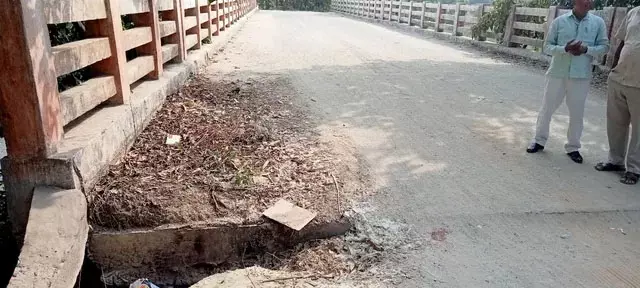 Kerala : बरवा घाट पुल के टूटे एप्रोच पथ से लोगों की आवागमन मुश्किल Kerala : बरवा घाट पुल के टूटे एप्रोच पथ से लोगों की आवागमन मुश्किल