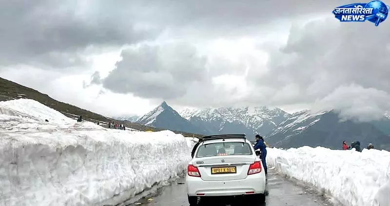 कुल्लू में सात दिन में 24 लाख पर्यटकों ने निहारी अटल टनल कुल्लू में सात दिन में 24 लाख पर्यटकों ने निहारी अटल टनल