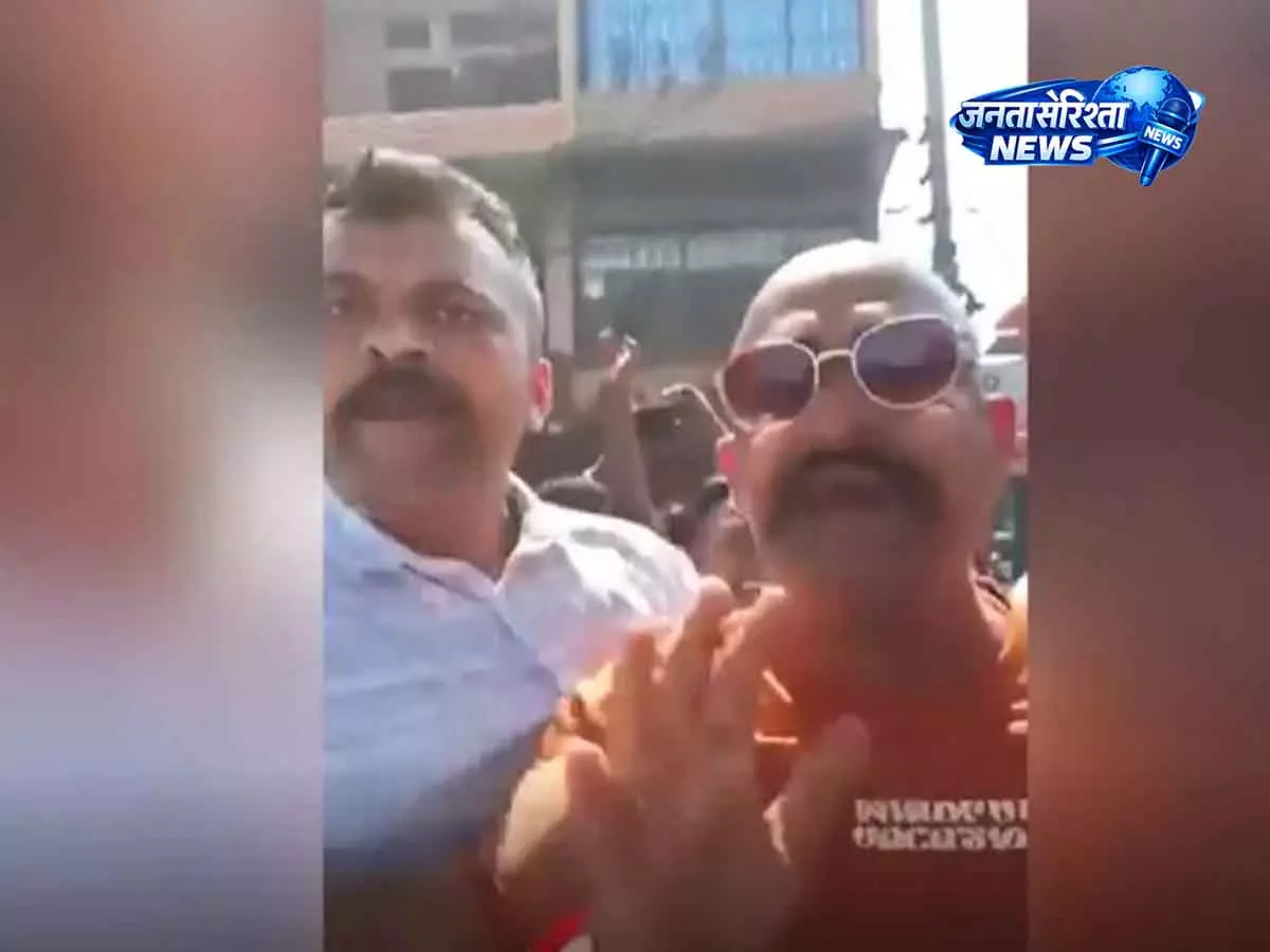 Guwahati के आर्य नगर में नशीली दवाओं के खिलाफ प्रदर्शन हिंसक हो गया, कई लोग घायल Guwahati के आर्य नगर में नशीली दवाओं के खिलाफ प्रदर्शन हिंसक हो गया, कई लोग घायल