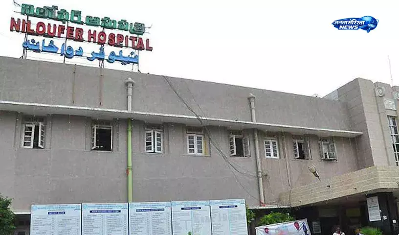 निलोफर अस्पताल में जूनियर डॉक्टर पर हमले के बाद PG डॉक्टरों का विरोध प्रदर्शन निलोफर अस्पताल में जूनियर डॉक्टर पर हमले के बाद PG डॉक्टरों का विरोध प्रदर्शन