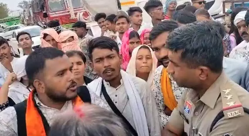 ATKT जबरन देने का आरोप, परीक्षा परिणाम में गड़बड़ी को लेकर हंगामा ATKT जबरन देने का आरोप, परीक्षा परिणाम में गड़बड़ी को लेकर हंगामा