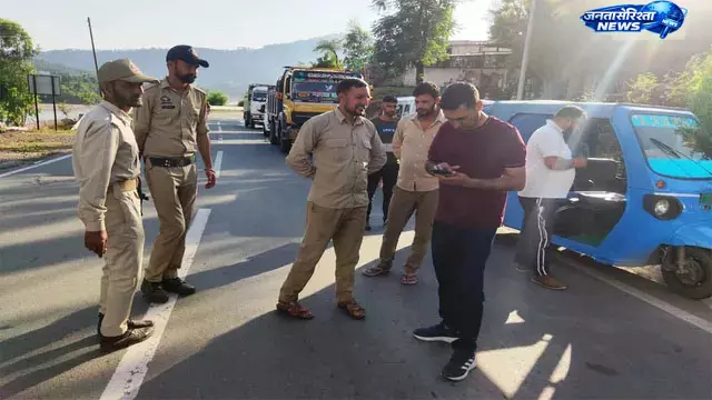 राजौरी–पुंछ हाईवे पर MVD का सख्त अभियान, 96 वाहनों की जांच में 16 चालान और 3 वाहन जब्त राजौरी–पुंछ हाईवे पर MVD का सख्त अभियान, 96 वाहनों की जांच में 16 चालान और 3 वाहन जब्त