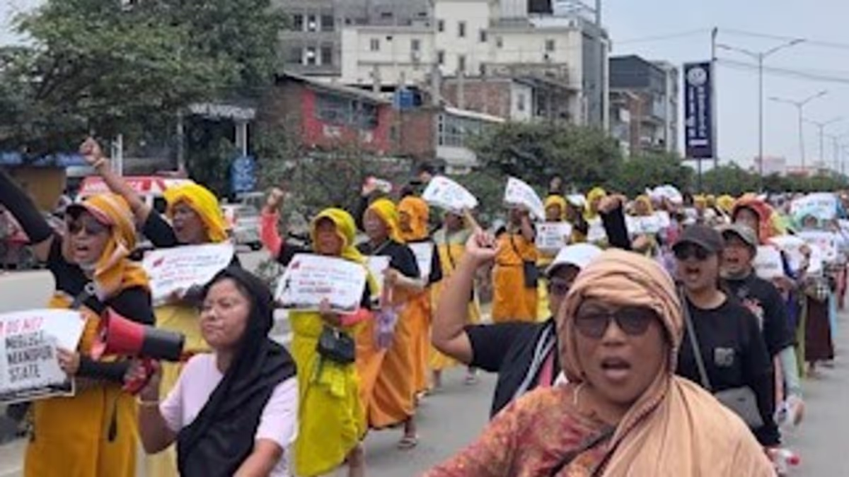 Manipur के इंफाल में हजारों लोगों ने रैली निकाली, जनगणना से पहले NRC अपडेट की मांग की Manipur के इंफाल में हजारों लोगों ने रैली निकाली, जनगणना से पहले NRC अपडेट की मांग की