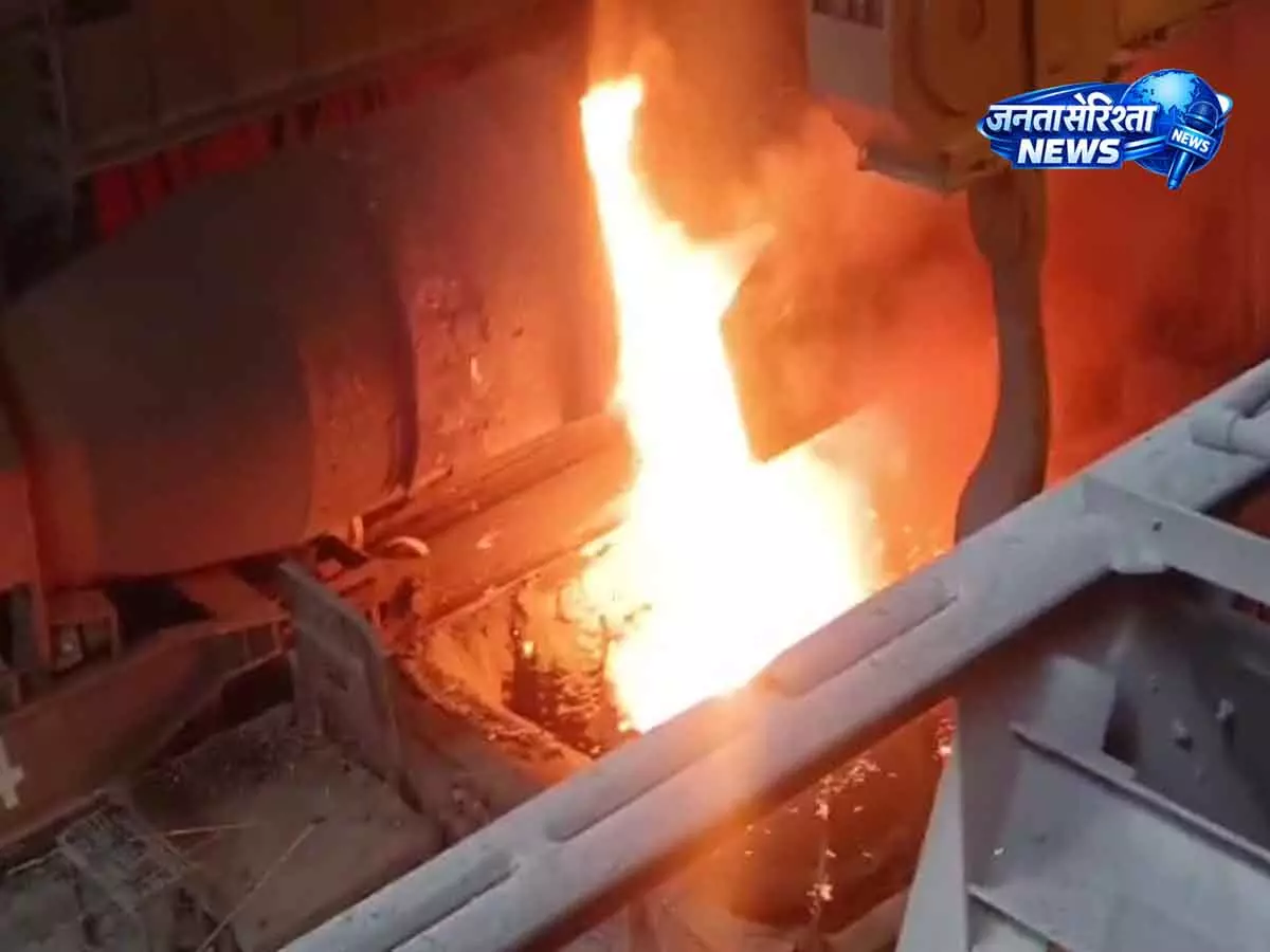 Vizag Steel Plant Accident: पिघले हुए स्टील के रिसाव से 8 मज़दूरों की मौत, कई घायल Vizag Steel Plant Accident: पिघले हुए स्टील के रिसाव से 8 मज़दूरों की मौत, कई घायल