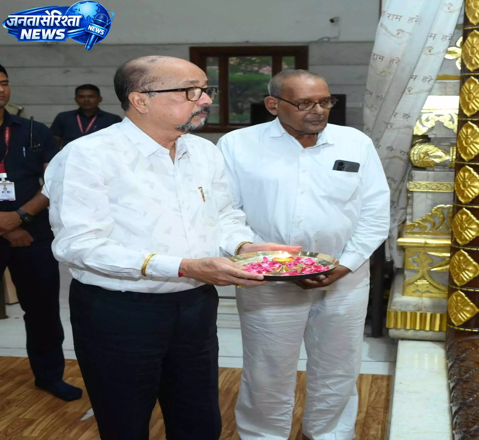 राज्यपाल रमेन डेका ने श्री राम मंदिर में की पूजा-अर्चना राज्यपाल रमेन डेका ने श्री राम मंदिर में की पूजा-अर्चना
