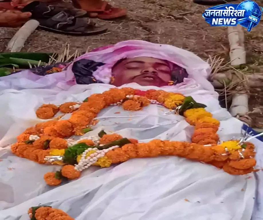 पिकनिक पर जा रहे युवक की सड़क हादसे में मौत, गांव में पसरा मातम पिकनिक पर जा रहे युवक की सड़क हादसे में मौत, गांव में पसरा मातम