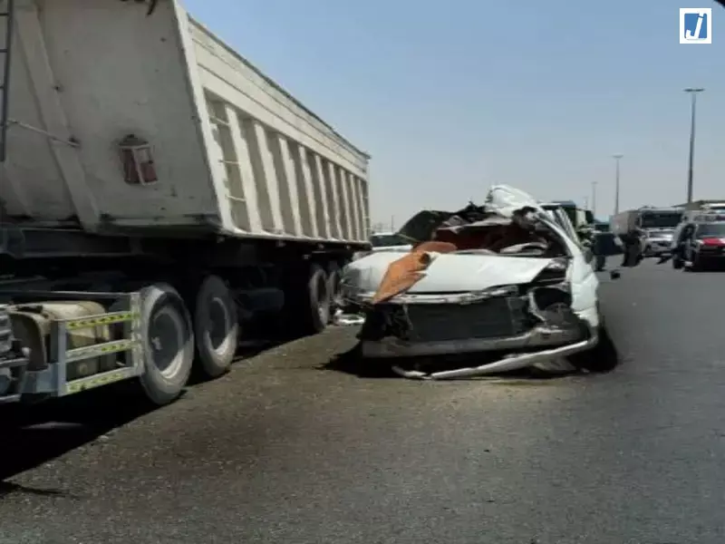 दुबई में मिनीबस और टूटी हुई ट्रक की टक्कर में कई भारतीय मजदूरों की मौत दुबई में मिनीबस और टूटी हुई ट्रक की टक्कर में कई भारतीय मजदूरों की मौत