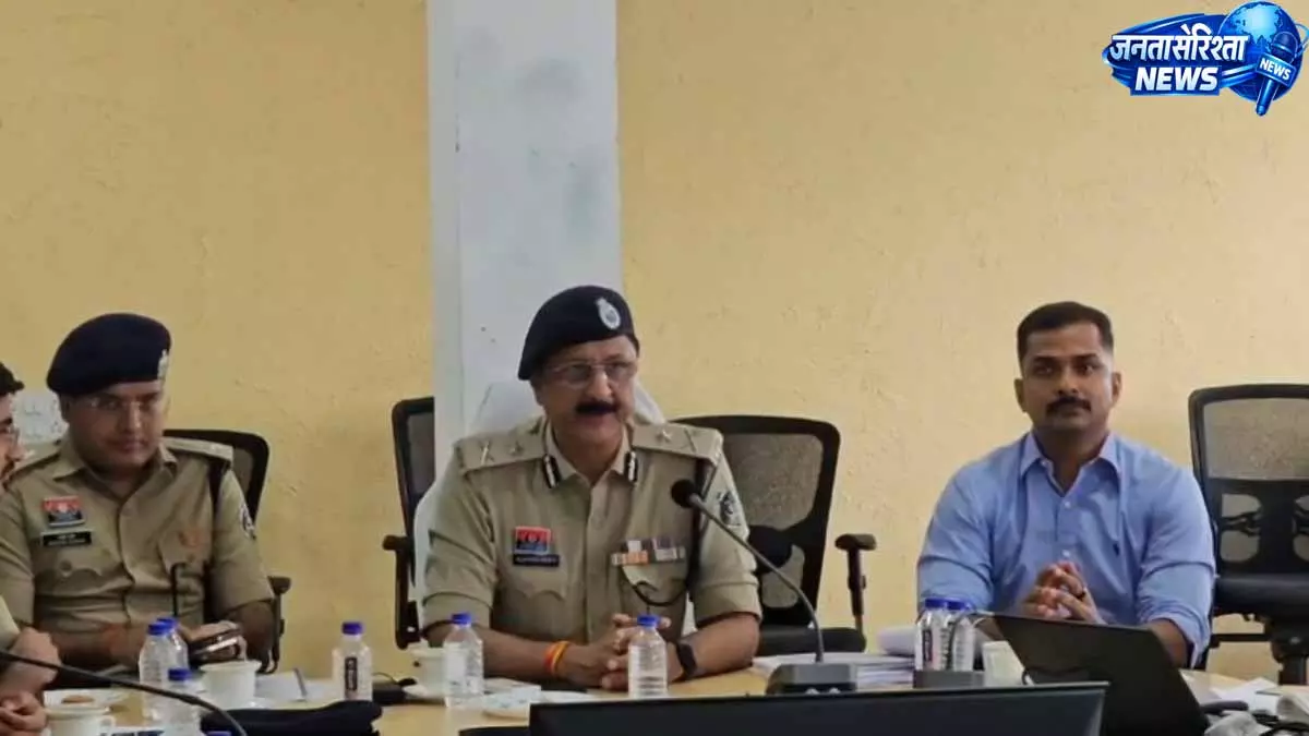 रायपुर में कमिश्नरेट सिस्टम की समीक्षा बैठक, चाकूबाजी-लूट पर सख्त कार्रवाई के निर्देश रायपुर में कमिश्नरेट सिस्टम की समीक्षा बैठक, चाकूबाजी-लूट पर सख्त कार्रवाई के निर्देश