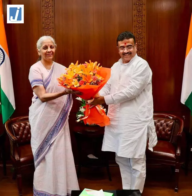 शुभेंदु अधिकारी ने वित्त मंत्री निर्मला सीतारमण से की मुलाकात, पश्चिम बंगाल के विकास पर चर्चा शुभेंदु अधिकारी ने वित्त मंत्री निर्मला सीतारमण से की मुलाकात, पश्चिम बंगाल के विकास पर चर्चा