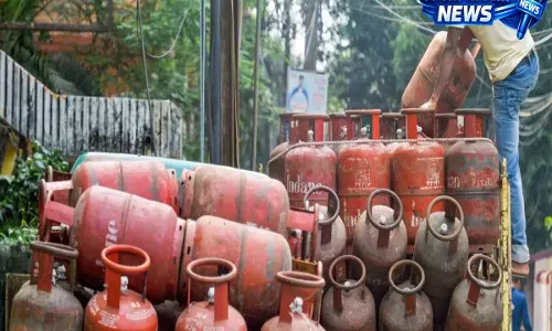 LPG सब्सिडी नियमों में संशोधन, उज्ज्वला लाभार्थियों के लिए नई सीमा तय LPG सब्सिडी नियमों में संशोधन, उज्ज्वला लाभार्थियों के लिए नई सीमा तय
