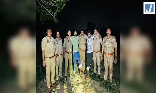 मुठभेड़ के बाद पुलिस ने गिरफ्तार किए तीन अपराधी, दो बदमाशों के पैरों में लगी गोली मुठभेड़ के बाद पुलिस ने गिरफ्तार किए तीन अपराधी, दो बदमाशों के पैरों में लगी गोली