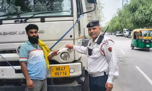 Gurugram ट्रैफिक पुलिस ने एक हफ्ते में 13,000 से ज़्यादा चालान काटे Gurugram ट्रैफिक पुलिस ने एक हफ्ते में 13,000 से ज़्यादा चालान काटे
