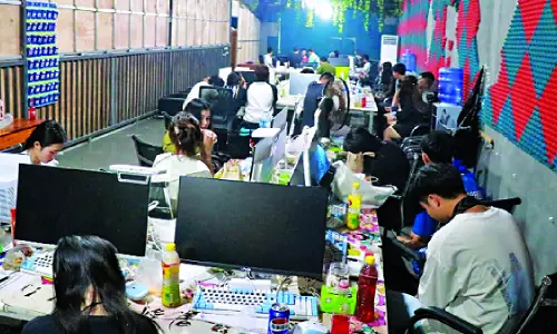 लाओस ने साइबर स्कैम नेटवर्क के खिलाफ़ पूरी ताकत से हमला करने का वादा किया