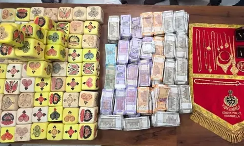 Rourkela : पुलिस ने ओडिशा-झारखंड बॉर्डर पर जुए के अड्डे का भंडाफोड़, दो गिरफ्तार Rourkela : पुलिस ने ओडिशा-झारखंड बॉर्डर पर जुए के अड्डे का भंडाफोड़, दो गिरफ्तार