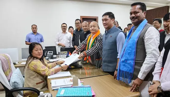 Arunachal: भाजपा के ताई तगाक ने राज्यसभा चुनाव के लिए नामांकन दाखिल किया Arunachal: भाजपा के ताई तगाक ने राज्यसभा चुनाव के लिए नामांकन दाखिल किया