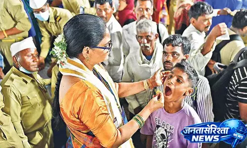 Hyderabad : ‘मछली प्रसादम’ वार्षिक वितरण शुरू, हजारों अस्थमा मरीज जुटे Hyderabad : ‘मछली प्रसादम’ वार्षिक वितरण शुरू, हजारों अस्थमा मरीज जुटे