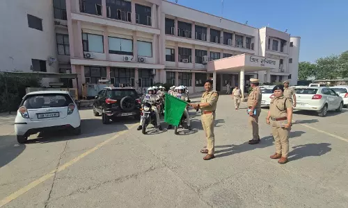 Hansi: एसपी ने हरी झंडी दिखाकर नए वाहनों को किया रवाना, बेड़े में 10 राइडर वाहनों की नई खेप शामिल
