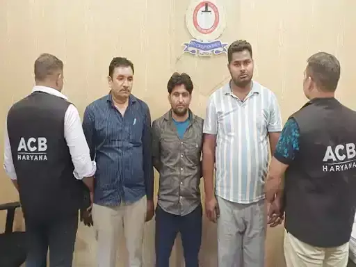 Faridabad: फरीदाबाद में भ्रष्टाचार पर कार्रवाई, तीन कर्मचारी गिरफ्तार