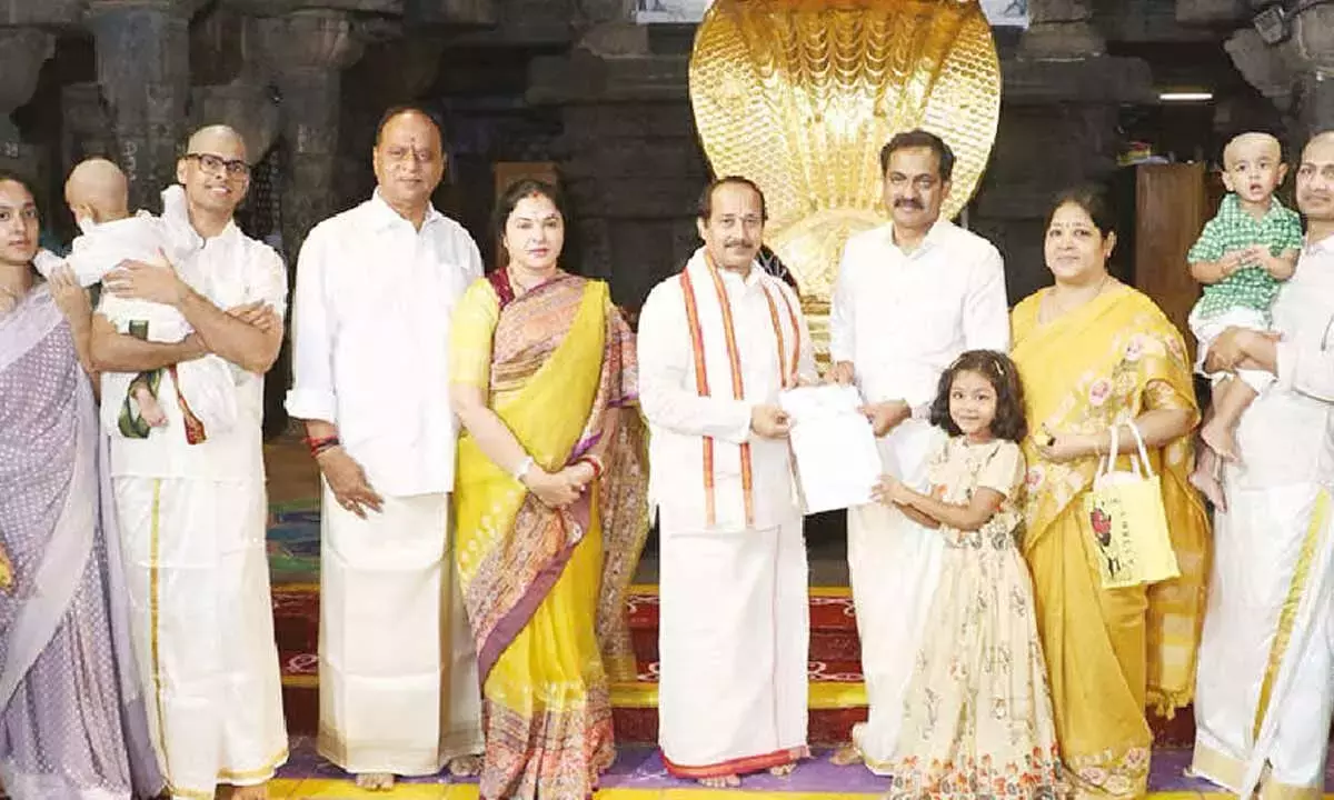 Andhra: एमके बिल्डर्स के एमडी ने टीटीडी वेलफेयर ट्रस्ट को 20 लाख रुपये दान किए