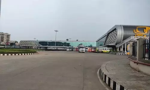 Bhubaneswar बारामुंडा बस स्टैंड: युवतियों और नाबालिग का किडनैप प्रयास नाकाम Bhubaneswar बारामुंडा बस स्टैंड: युवतियों और नाबालिग का किडनैप प्रयास नाकाम