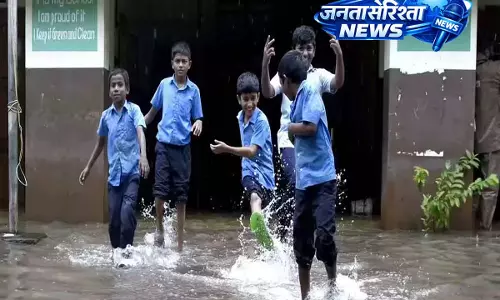 Kerala में आज भी बारिश तेज़ हो रही है; तीन ज़िले रेड अलर्ट पर Kerala में आज भी बारिश तेज़ हो रही है; तीन ज़िले रेड अलर्ट पर
