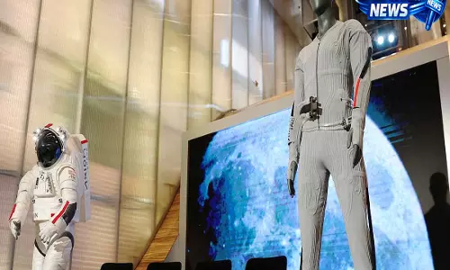 Prada का स्पेस में कदम, भविष्य के लूनर मिशन के लिए NASA को मिले खास सूट Prada का स्पेस में कदम, भविष्य के लूनर मिशन के लिए NASA को मिले खास सूट