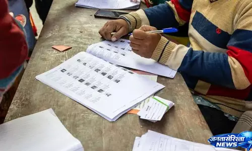 जम्मू-कश्मीर में पंचायत, DDC और ULB चुनाव की तैयारियाँ शुरू, अभी अंतिम तारीख तय नहीं जम्मू-कश्मीर में पंचायत, DDC और ULB चुनाव की तैयारियाँ शुरू, अभी अंतिम तारीख तय नहीं