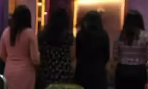 Bengaluru : किराए के घर में प्रॉस्टिट्यूशन रैकेट का भंडाफोड़, एक महिला गिरफ्तार Bengaluru : किराए के घर में प्रॉस्टिट्यूशन रैकेट का भंडाफोड़, एक महिला गिरफ्तार