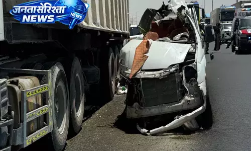 Dubai में सड़क दुर्घटना में 7 भारतीयों की मौत, 9 घायल Dubai में सड़क दुर्घटना में 7 भारतीयों की मौत, 9 घायल