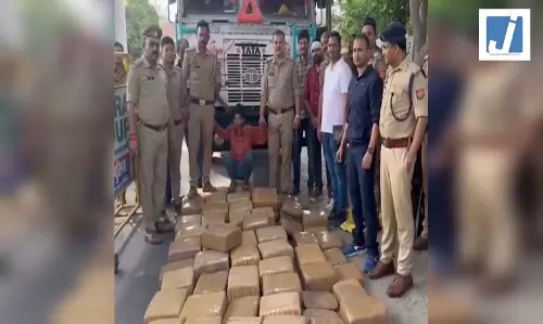 पुलिस ने 10 करोड़ का 6 क्विंटल गांजा जब्त किया पुलिस ने 10 करोड़ का 6 क्विंटल गांजा जब्त किया